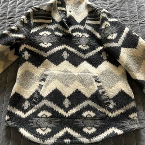 American eagle fleece jacket with 1/4inch buttons and hood